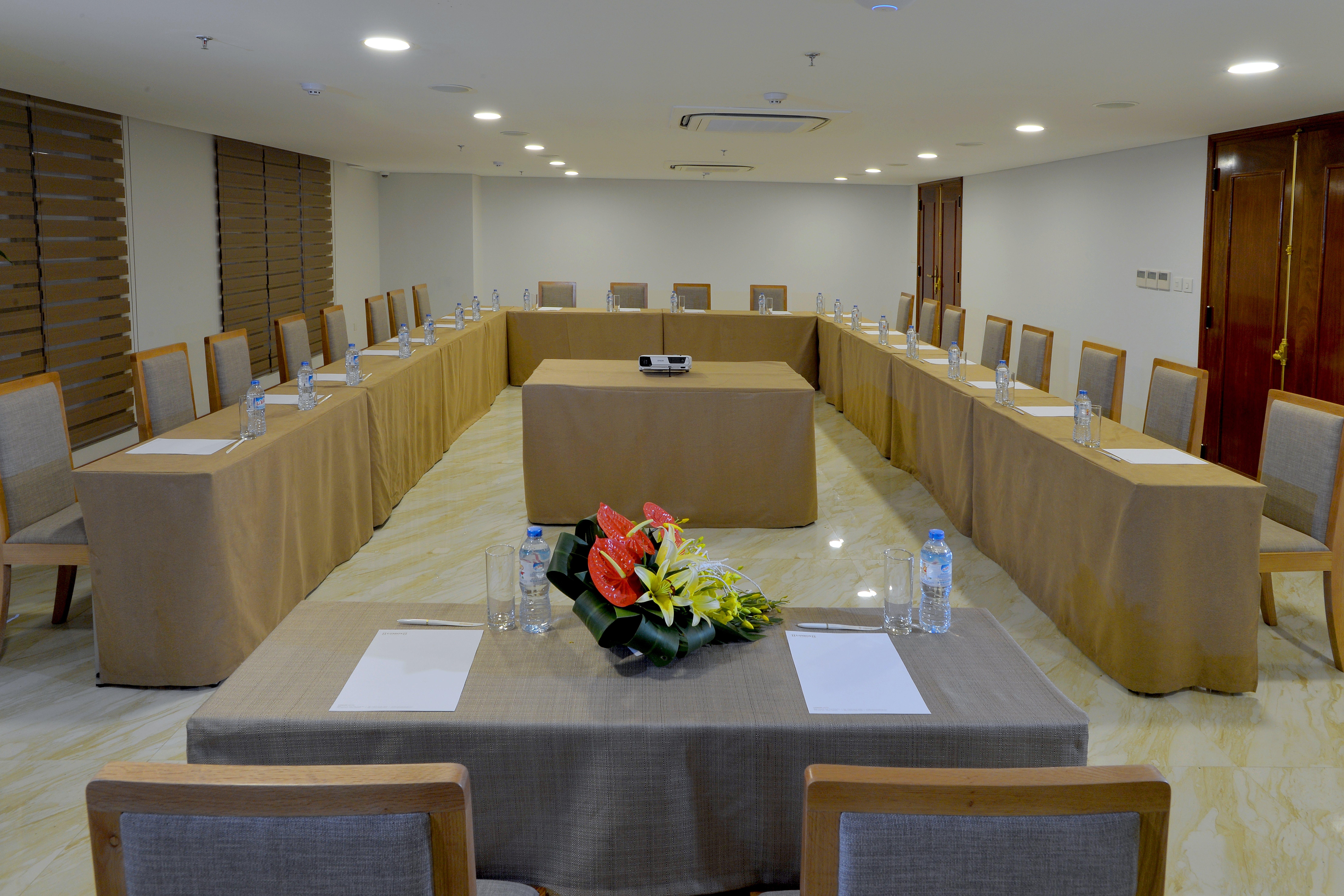 London Hanoi Hotel Экстерьер фото